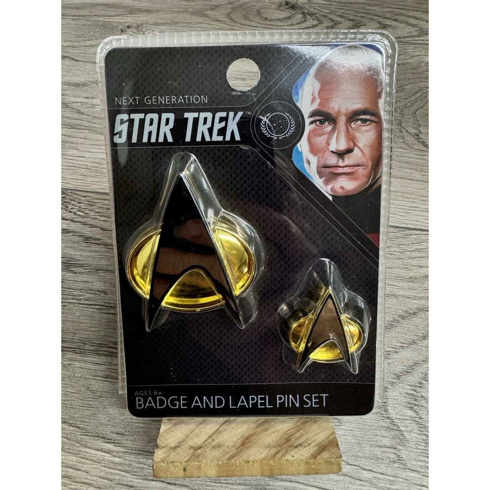 QMX Star Trek:Next Generation Costume Magnetic Communicator Badge & Pin Set NEW